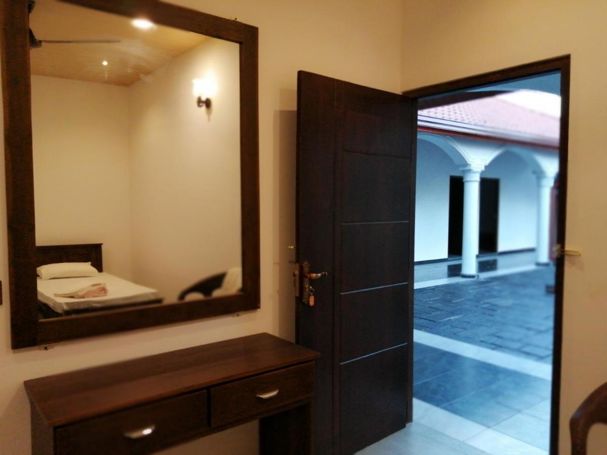 Taj Residence Путталам Экстерьер фото
